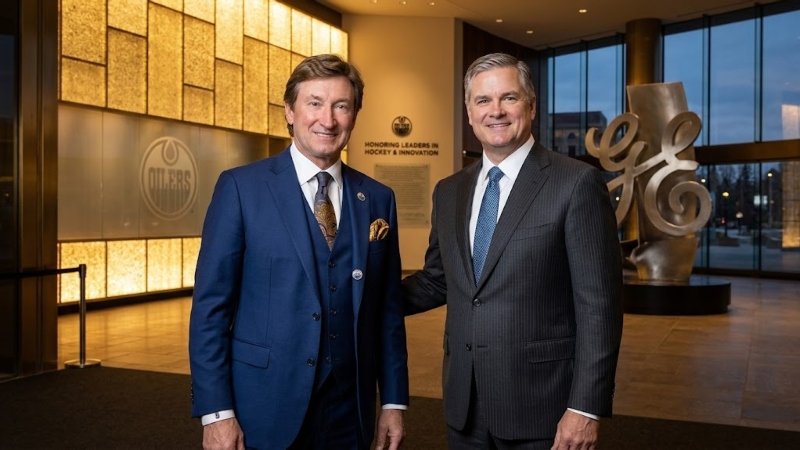 Wayne Gretzky and Larry Culp